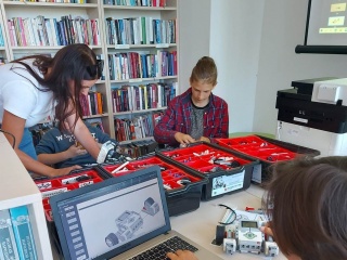 Linksmos robotikos kūrybinės dirbtuvės Pabradės miesto bibliotekoje